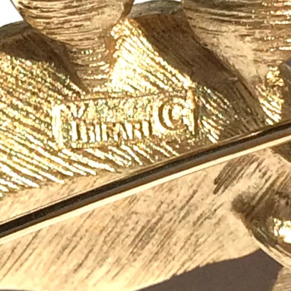 Vintage Designer Crown Trafari Susan Caplan Gold Faux Pearl Grape Brooch - Picture 4 of 12